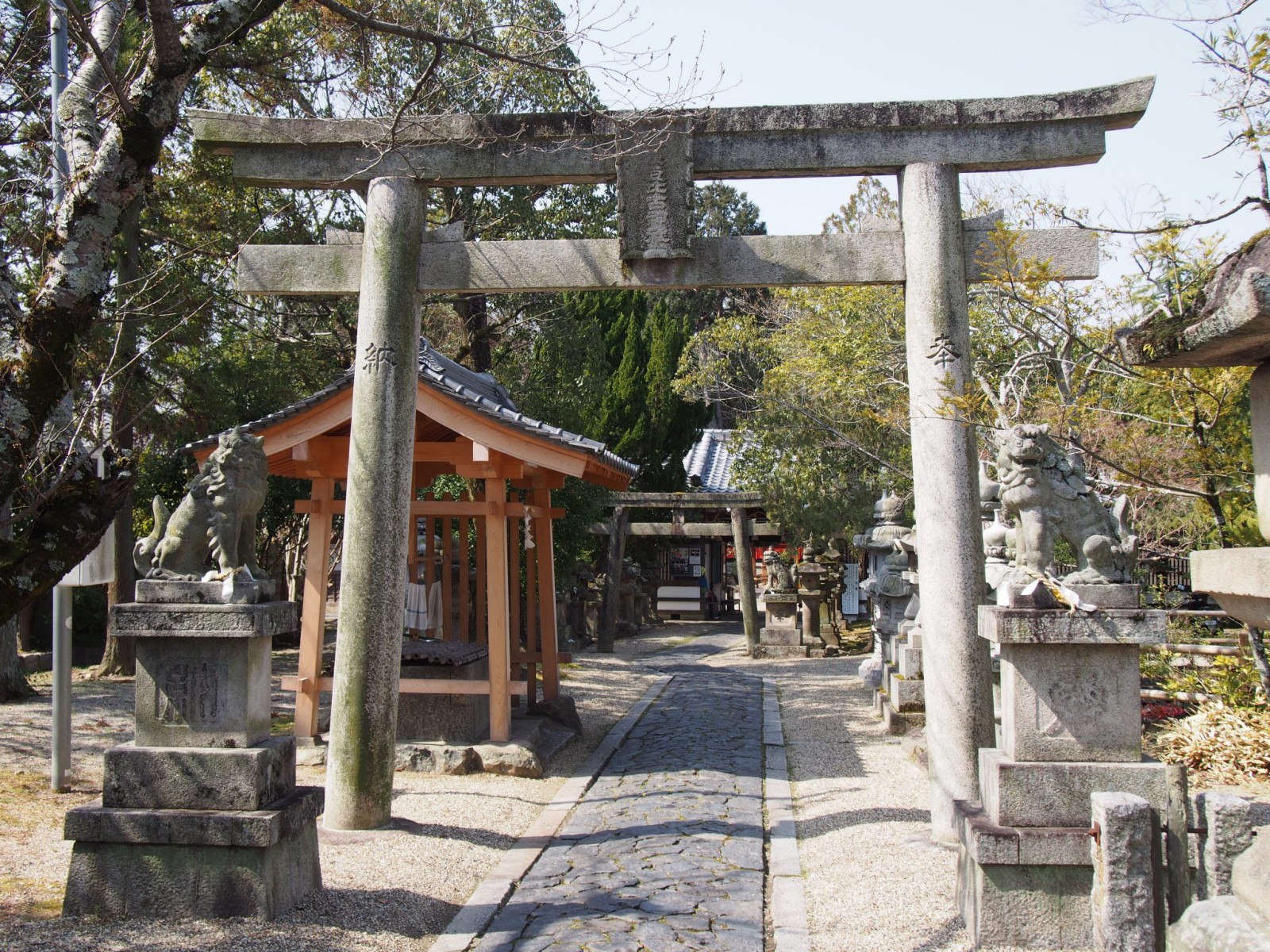 Naratsuhiko Jinja shrine